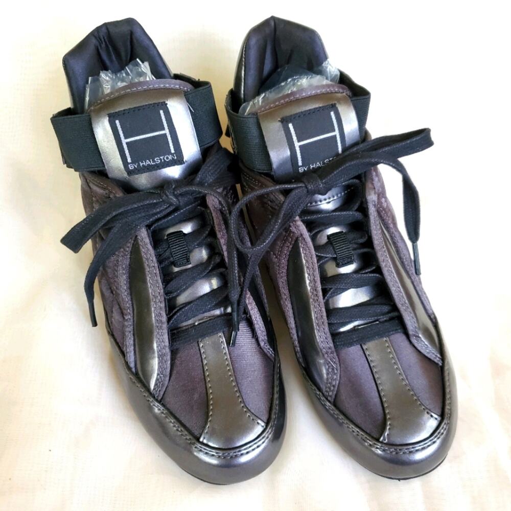NWOT H by Halston fashion forward futuristic sneakers Quilted side panel size 7